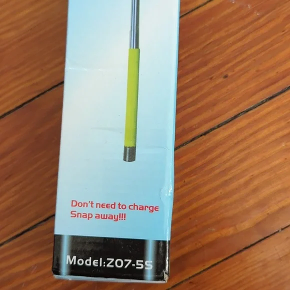 CABLE takes Pole for videos and pictures. - Picture 4 of 8